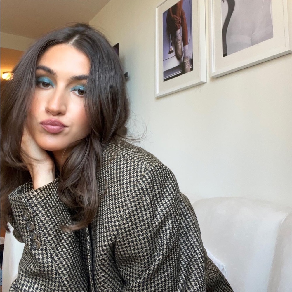 Meet your Posher, Gabriela